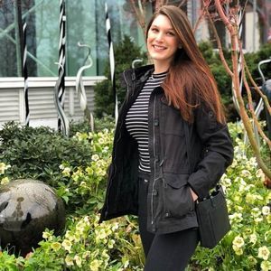 Meet your Posher, Adrienne